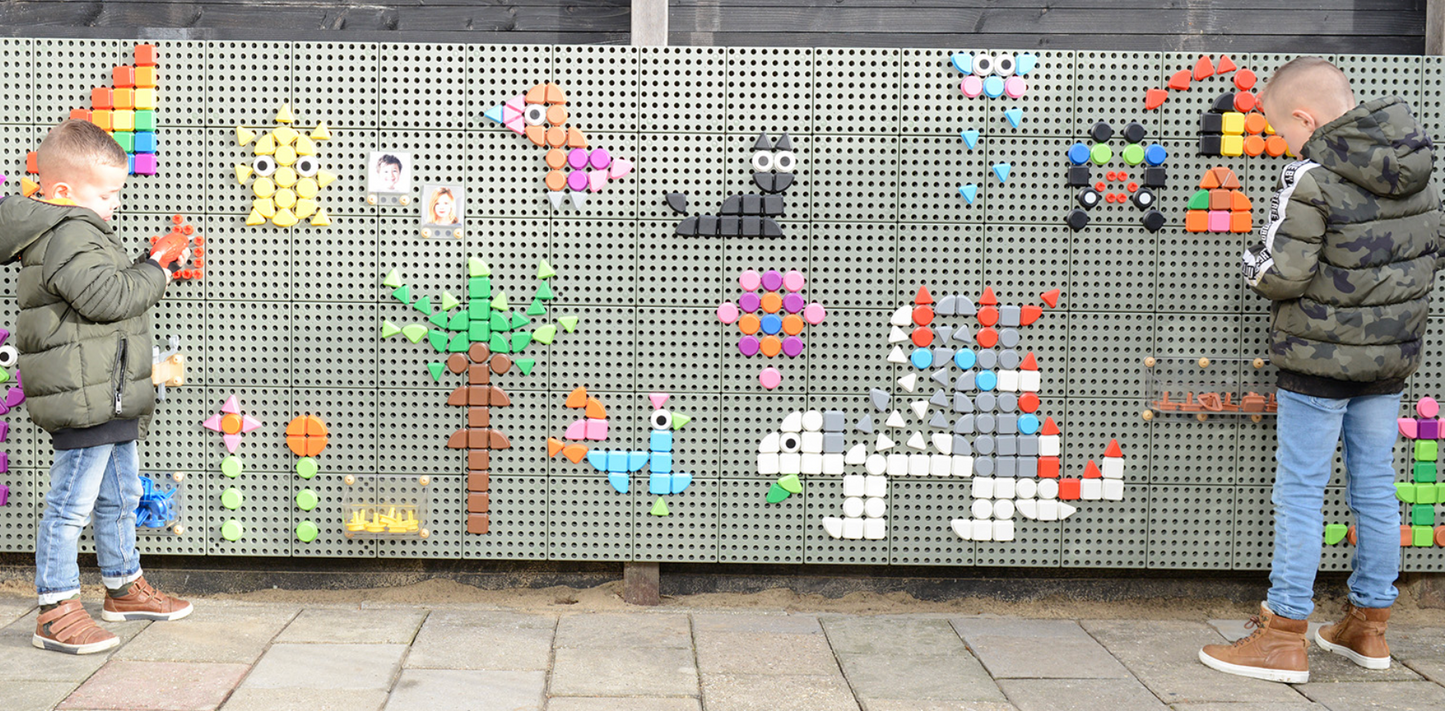 STEM WALL - 32 Piece Geometric Shape Pegs (8 Colours)